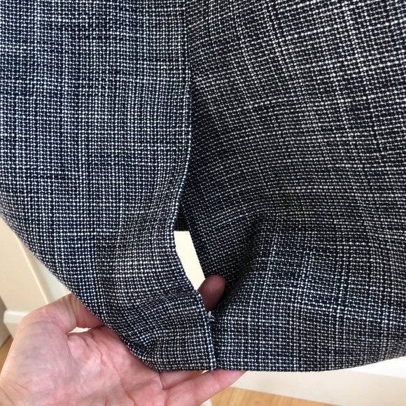 Beautiful textured Banana Republic skirt - Picture 6 of 7